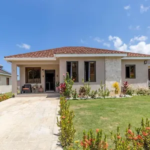  Villa Sun Shine Luxury 2 Bedroom Pool & Gym St Ann Jamaica